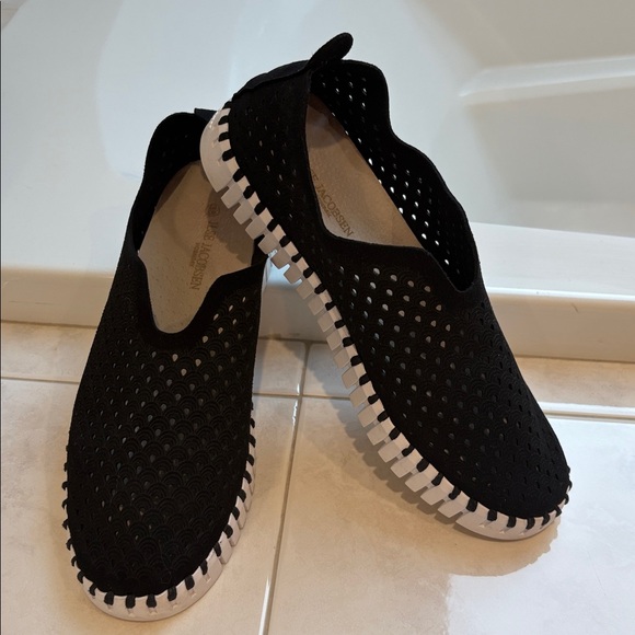 Ilse Jacobsen Tulip Slip-On Black Flats. EUC - Picture 1 of 7